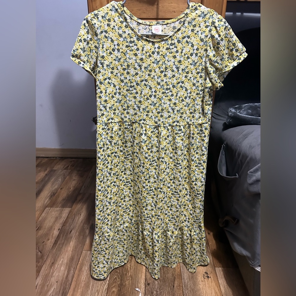 Cute yellow floral maxi dress.